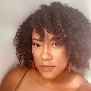 Meet your Posher, Janiea